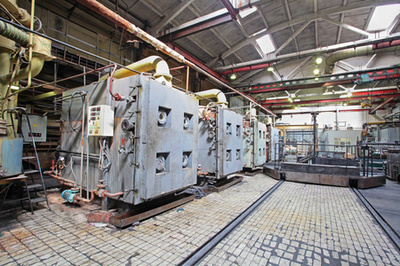 现代设备在工厂生产混凝土砌块